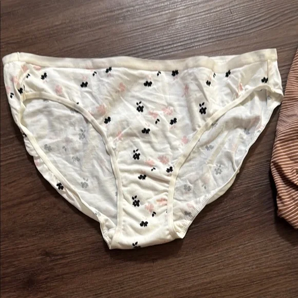 New Assorted Women's Tops in Soft Pastels - Picture 2 of 3